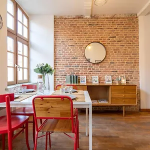  Appartement Vieux On Rue De La Monnaie! France